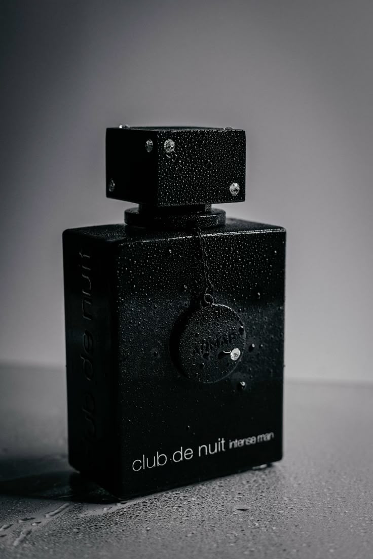 Club de Nuit Intense Men – powerful long‑lasting oil-based fragrance available at Aromatix by Qasim